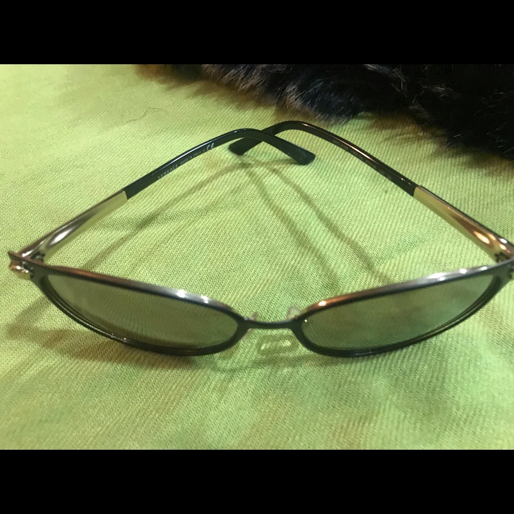 Versace sun glasses - Picture 6 of 8